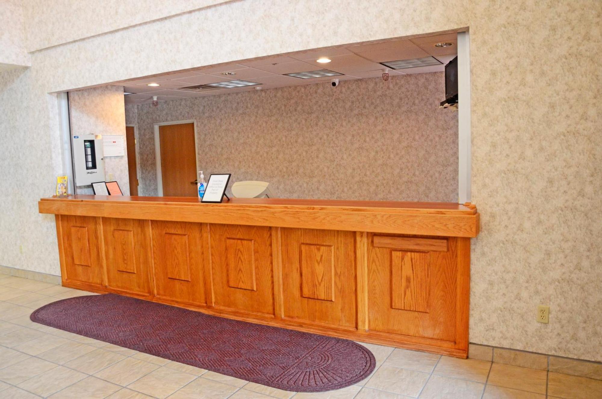 Budget Host Hotel