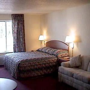 Hotel Budget Host Allegan