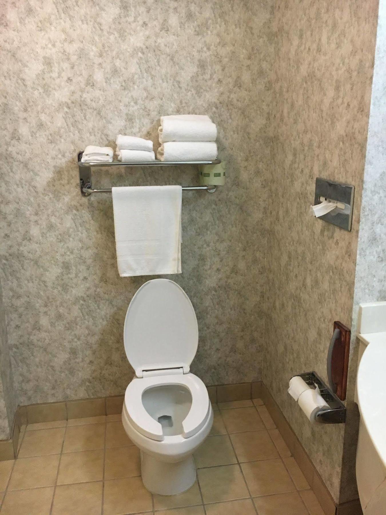 Hotel Budget Host 3*