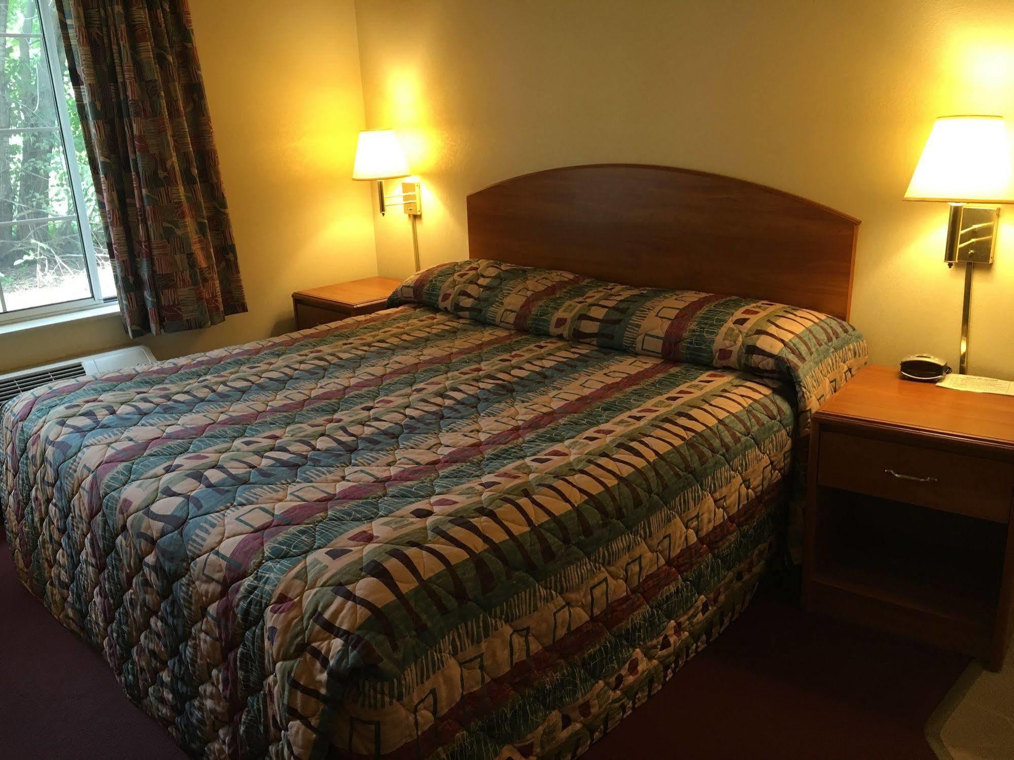 Budget Host Hotel