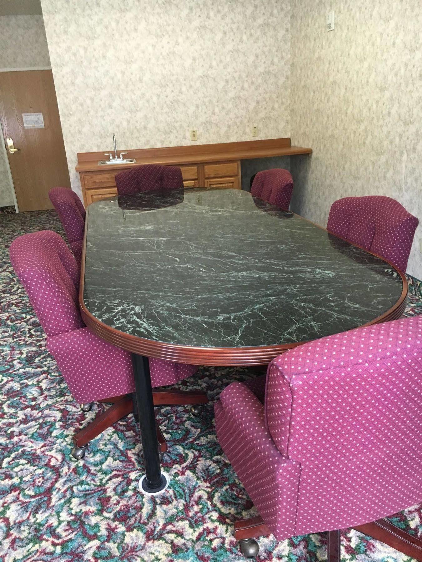 Hotel Budget Host 3*