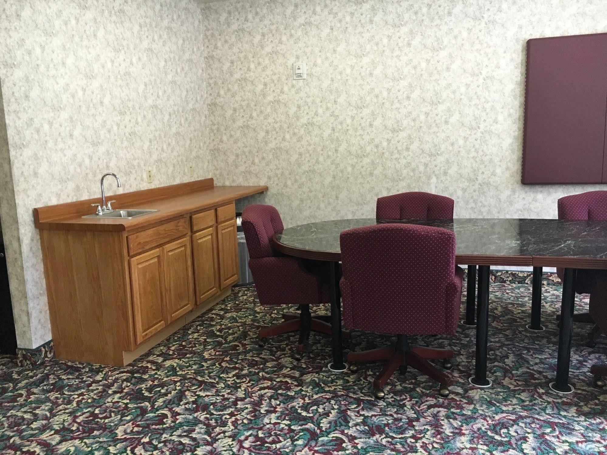 Budget Host Allegan
